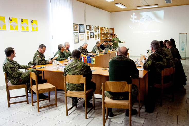 03 AKTULNE: Vojensk diplomati v 5. pluku pecilneho urenia